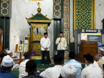 Image : Walikota Pekanbaru Awali Salat Tarawih Pertama di Masjid Raya Senapelan