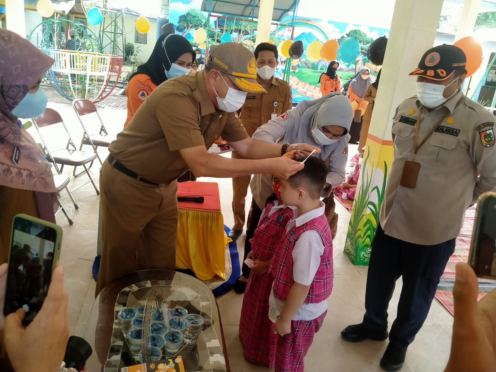 Tim Satgas Bagikan Masker di SMP dan TK Kota Pekanbaru