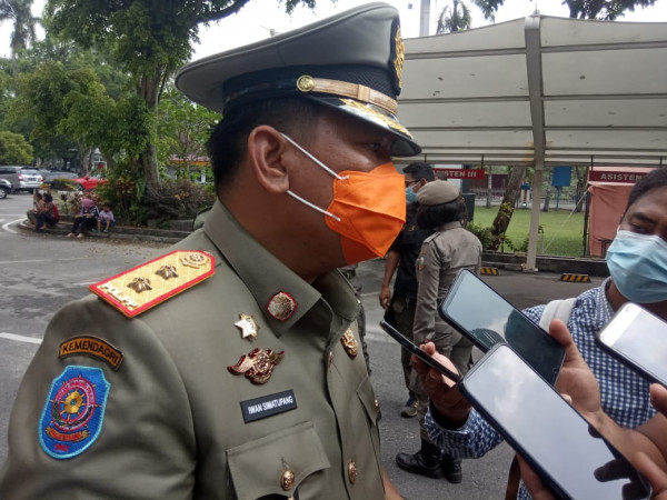 Satpol PP Pastikan Penertiban Bando Reklame Berlanjut