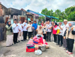 Image : Dinsos Salurkan Bantuan Untuk Korban Kebakaran di Lembah Sari