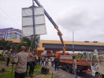 Image : Pj Sekda Pekanbaru Pastikan Penertiban Tiang Reklame Terus Berlanjut