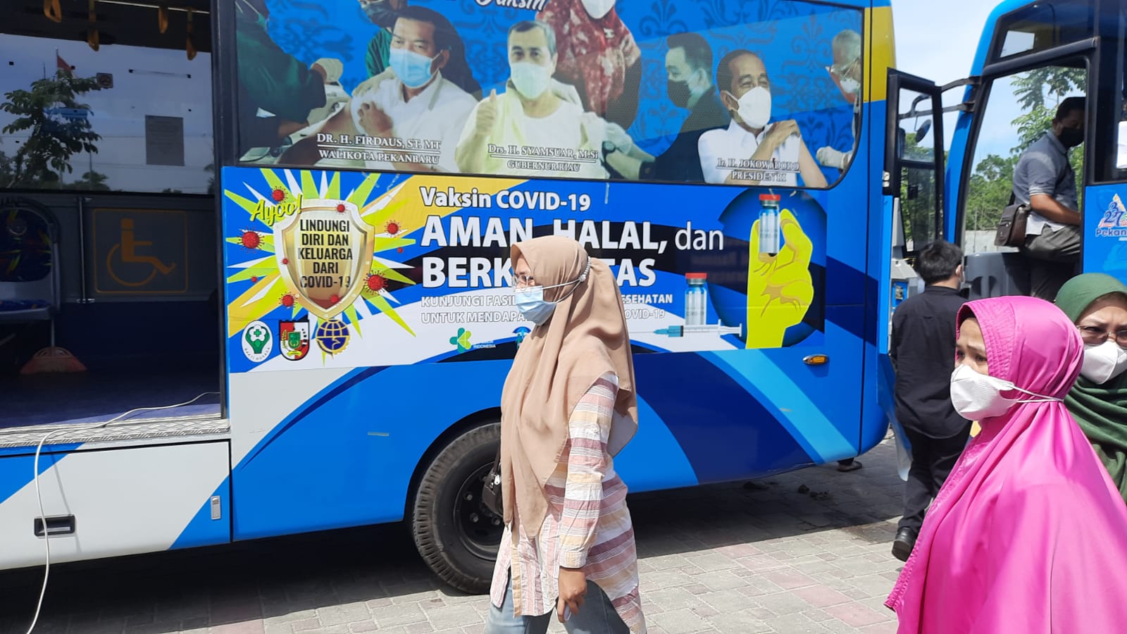 Tiga Bus Vaksinasi Keliling Layani Masyarakat di RSD Madani