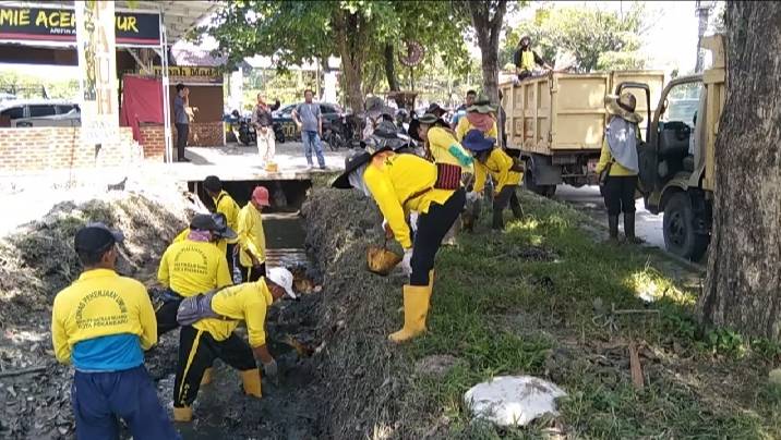 Antisipasi Banjir, PUPR Pekanbaru Terus Bergerak Normalisasi Drainase