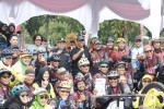 Image : Pj Walikota Pekanbaru Bersama Ribuan Peserta Ramaikan Riau Pos Fun Bike 2025