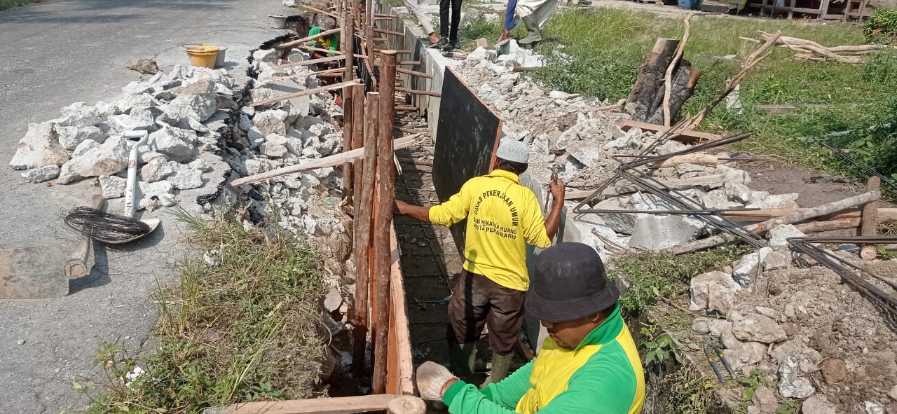 Dinas PUPR Selesai Perbaiki Drainase Rusak di Jalan Reformasi II