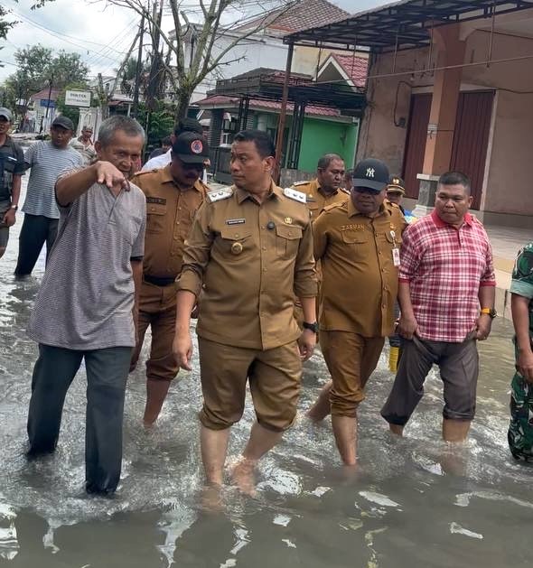 Wawako Pekanbaru Tinjau Lokasi Banjir, Pastikan Penanganan Cepat dan Tepat