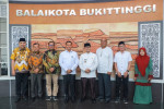 Image : Wawako Bukittinggi Sambut Kunjungan Kerja Wawako Pekanbaru, Bahas Pengelolaan Sampah