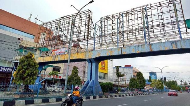 Pemko Pekanbaru Segera Tertibkan Tiang Reklame Ilegal