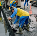 Image : Atasi Banjir, Pasukan Kuning Dikerahkan Setiap Hari Bersihkan Sampah di Saluran Drainase