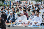 Image : Walikota dan Wawako Pekanbaru Shalat Idul Fitri Bersama Ribuan Warga