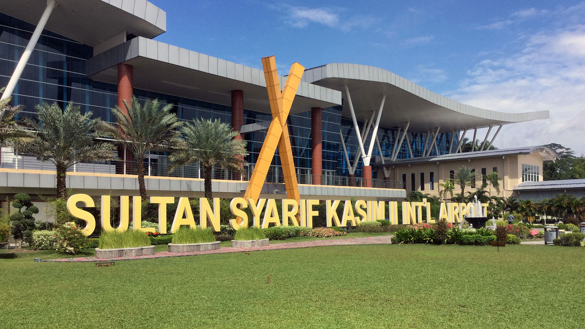 Akses Mudah ke Bandara Sultan Syarif Kasim II dengan Bus TMP