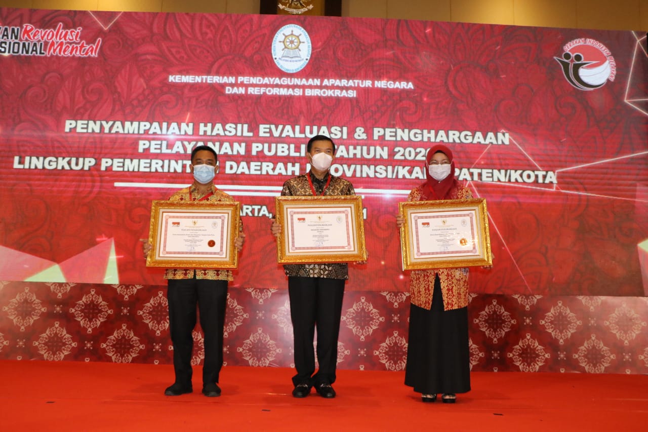 Image : Penghargaan Pelayanan Prima dan Penghargaan Pembina Pelayanan Terbaik Tingkat Nasional