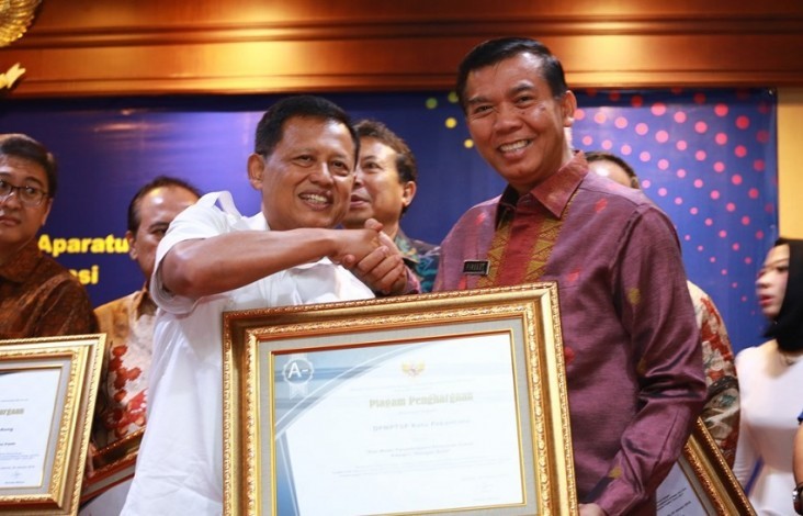 Image : Penghargaan Role Model Peyelenggaraan Pelayanan Publik Kategori Sangat Baik dari Menteri Pendayagunaan Aparatur Negara dan ReformasiBirokrasi Republik Indonesia