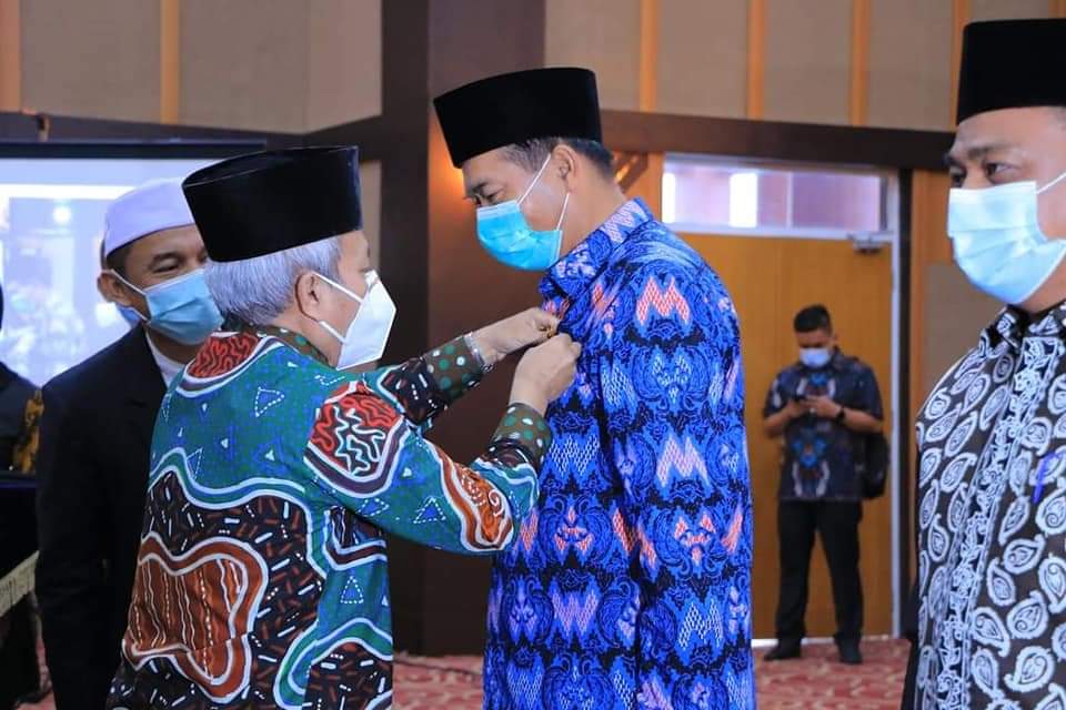 Image : Penghargaan atas Dedikasi dalam Pengembangan Peran Masjid di Kota Pekanbaru
